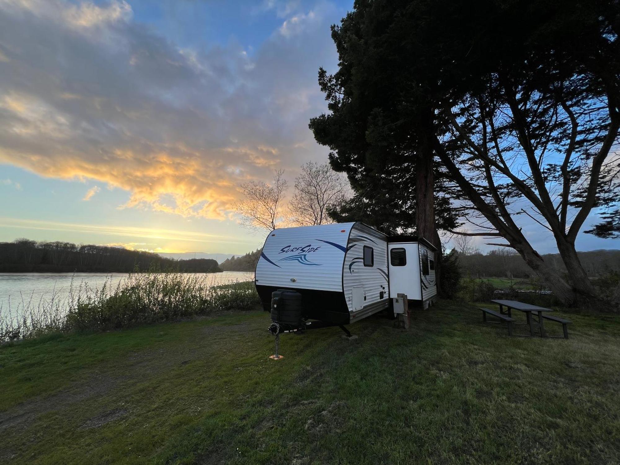 Hotel Surfside Glamping Camper Klamath Esterno foto