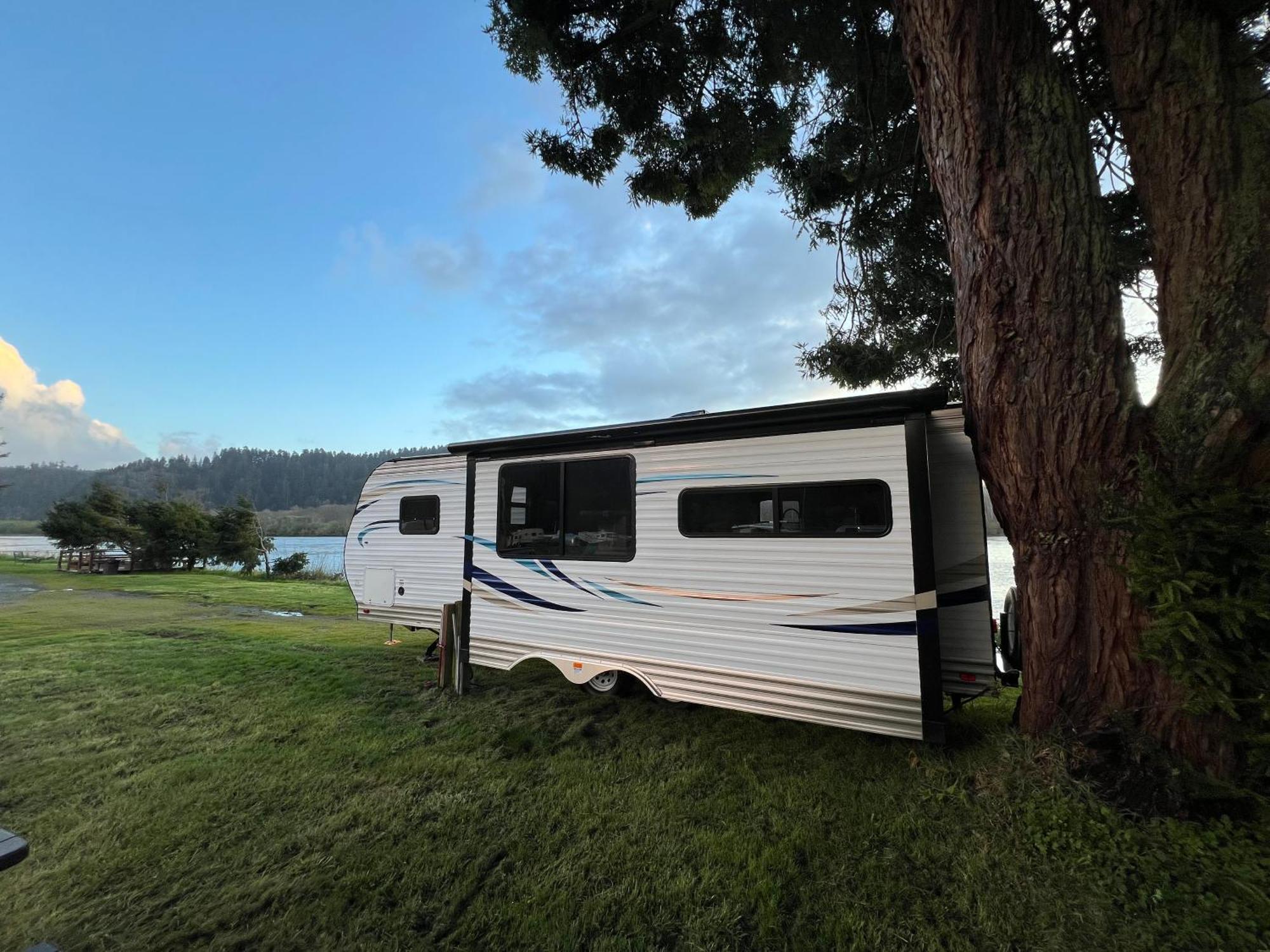 Hotel Surfside Glamping Camper Klamath Esterno foto